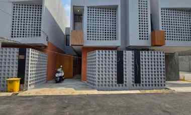 dijual rumah komplek billymoon