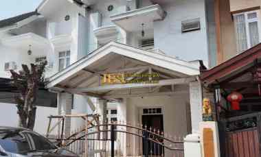 dijual rumah komplek cemara hijau jalan