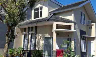 Rumah Dijual di Komplek Cihanjuang