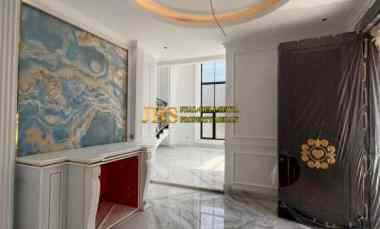 Dijual Rumah di Komplek Graha Metropolitan Jalan Kapten Sumarsono