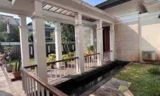 Rumah Cantik 2Lt, Semi Furnished, Nyaman dan Asri, Kompl. Jati Indah