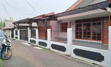 Rumah Lapang Terawat Murah di Pondok Bambu, Duren Sawit