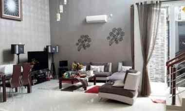 Rumah 2 Lt. Bagus dan Strategis Dipinggir jl Utama Komplek Puri Gading