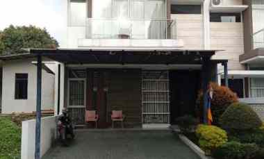 dijual rumah komplek sarijadi