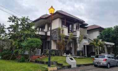 Rumah Elite Full Furnished Siap Huni 5 Kamar di Kota Baru Parahyangan