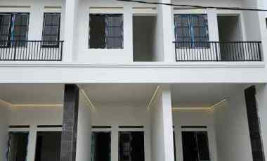 Jual Rumah 2 Lantai Jakarta Timur 400 Jutaan dekat Tol Taman Mini