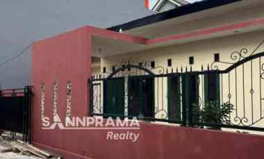 Rumah dengan Tanah Luas dekat Gerbang Tol Kukusan Depok