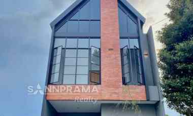 Rumah Modern Tropis dekat Toll Kukusan dan Kampus UI Depok