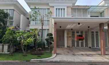 dijual rumah lariz wood pakuwon indah