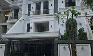 Rumah Mewah Modern Classic dalam Cluster Exclusive di Lebak Bulus