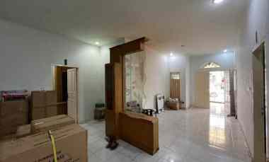 Rumah Dijual di Komplek Cemara Asri