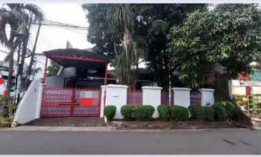 Rumah Besar Harga BU di Ciputat, Cocok untuk Keluarga Besar