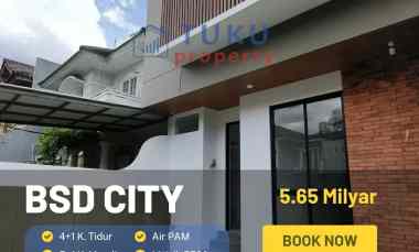 Rumah 2 Lt Bergaya Modern Tropical di BSD dekat Mall Teras Kota