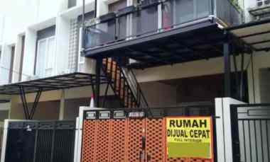 Rumah 3 Lantai Baru Siap Huni dalam Cluster di Tapos Depok