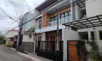 Rumah Mewah Lokasi dekat Arion Mal Rawamangun dekat Rumah Sakit