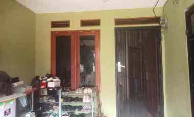 Dijual Rumah Second Lokasi Strategis di Sawangan Depok