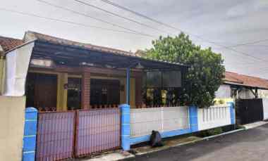 Dijual Rumah Luas dan Asri di Bandung. Jawa Barat