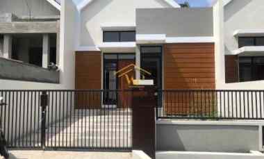Rumah Cantik Minimalis Kondisi Baru dalam Perumahan Besar di Kota Mala