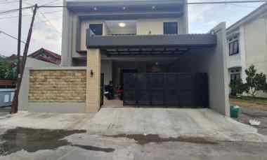 Rumah Baru Mewah Full Furnish di Timur Pasar Stan Maguwoharjo Depok Sl