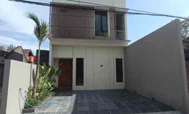 Rumah Baru 2 Lantai di Utara Stadion Maguwoharjo hanya Masuk 25m