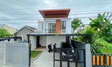Rumah 2 Lantai, Full Furnished dalam Ring Road Maguwoharjo