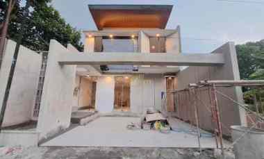 Rumah Desain Kontemporer Eksklusif di Maguwoharjo, Sleman