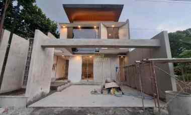 Rumah Mewah 2 Lantai Full Furnished di Maguwo - Siap Huni, Sisa 1 Unit