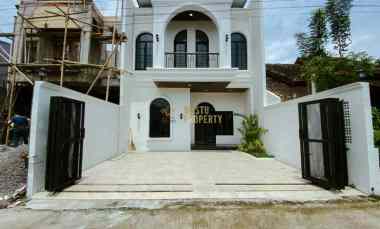 Rumah Classic di Maguwoharjo dekat Gereja, Sangat Strategis