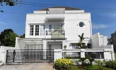 Rumah Mewah Tiga Lantai di dalam Cluster Tembalang Semarang