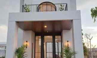 Cuma 900 jt-an American Modern With Attic di Lakarsantri, Surabaya Bar