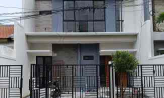 Rumah Minimalis Gress 2LT Tengah Kota di Manyar Dgn Lebar 8