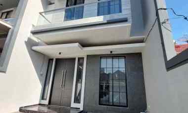 dijual rumah manyar