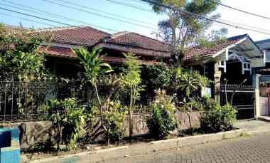Dijual Rumah Siap Huni di Manyar Indah, Asri - Lebar - Hadap Utara