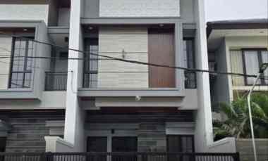 Rumah di Manyar Jaya New Gress Minimalis Strategis Modern