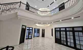 Manyar Kertoadi, House For Sale Colonial Modern Style 2 Lantai