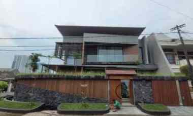 Manyar Kertoadi, Tropical House With Waterfall, dekat Manyar Kertoarjo