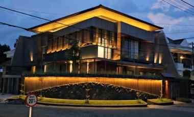 Rumah Futuristik di Manyar Kertoadi Surabaya dekat Its Kertajaya Indah