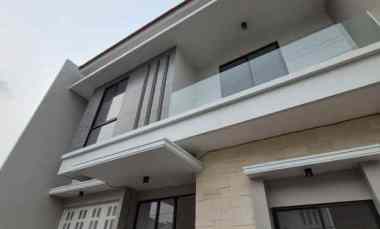 Rumah Dijual di MANYAR KERTOADI
