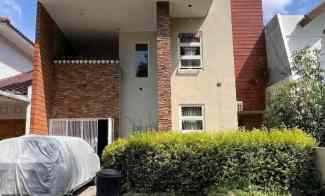 Minimalis 2 Lantai Villa Valensia Pakuwon Indah dekat Citraland, Darmo