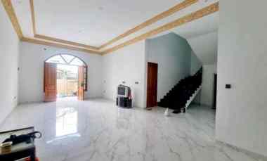 Rumah Manyar Rejo Surabaya 2 Lantai Row Jalan 3 Mobil Salipan