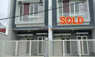 Last One Rumah Manyar Tirtoasri dekat Petra Manyar Bebas Banjir