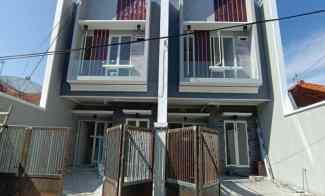 Rumah 2 Lantai, Desain Scandinavian di Manyar Tompotika, Surabaya