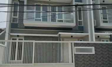 Rumah Model Scandinavian Row Double Way Strategis dekat Mall, Kampus