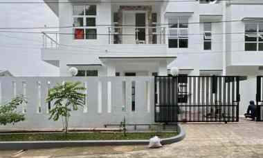 Rumah Baru, Nyaman, Model Modern dalam Komplek Megapolitan Cinere