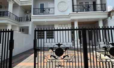 Rumah Baru Model Classic Plus Private Pool di Cinere Megapolitan