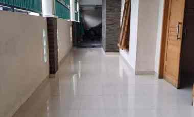 Rumah Hook 2 Lantai Hadap Taman di Kapling Ptb Meceng Jkt Barat