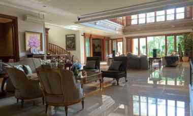 Rumah Mewah Terawat Strategis SHM di Menteng Jakarta Pusat