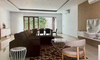 Rumah Bagus 2Lantai Furnished Disewakan Murah di Menteng Jakarta