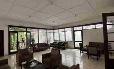 Rumah SHM Semi Furnished Dijual Daerah Menteng Jakarta Pusat
