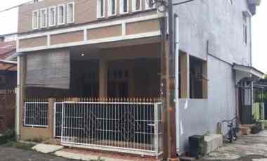 Rumah 2 Lantai Hook di Depok Lokasi dekat Masjid Kubah Mas Depok